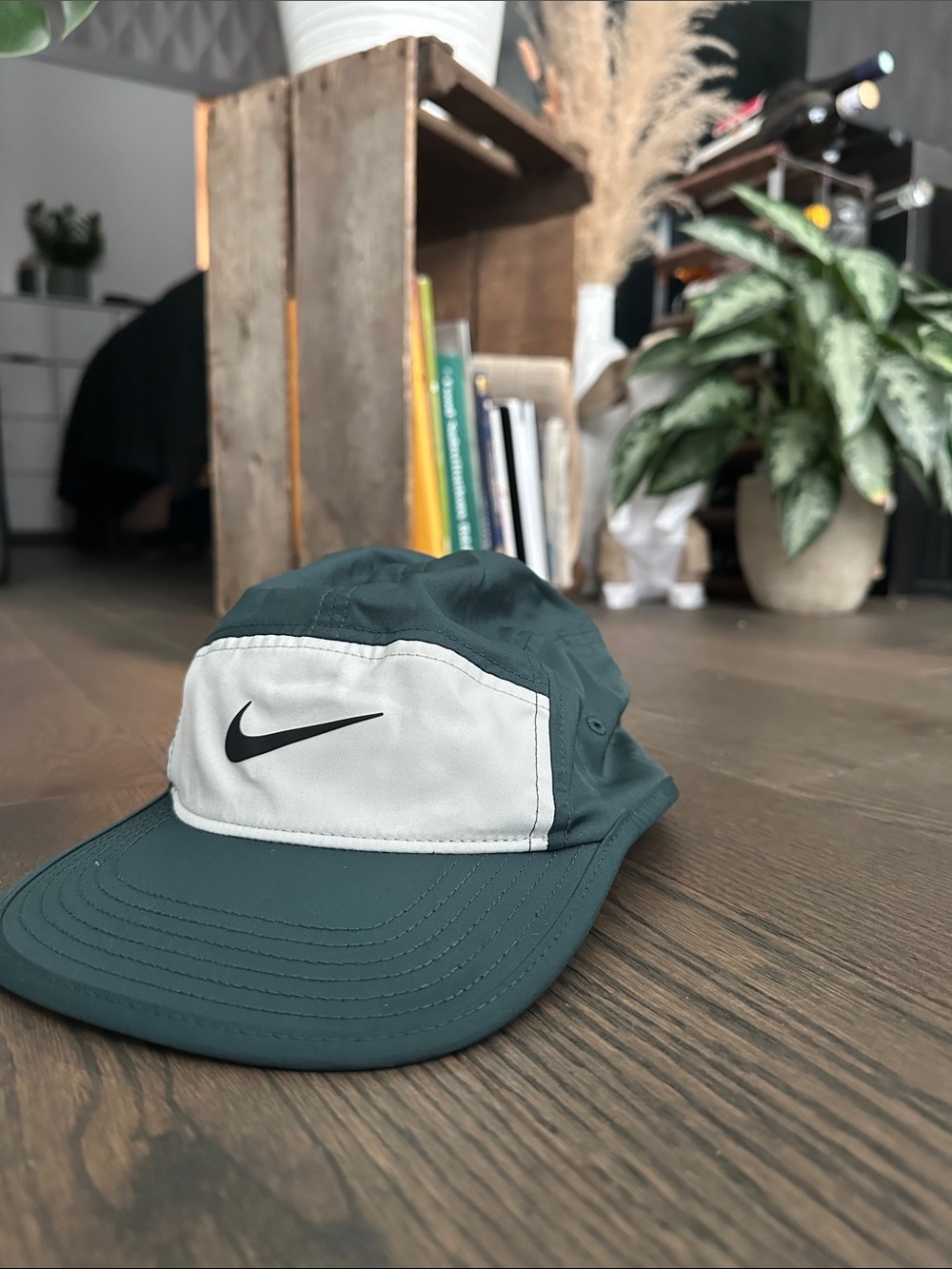 Nike Men’s Dark Green and White Swoosh Five-Panel Hat